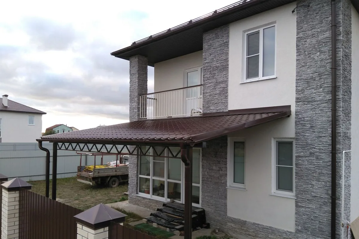 Навесы из металлочерепицы от компании «Альбатрос» в Краснодаре и крае