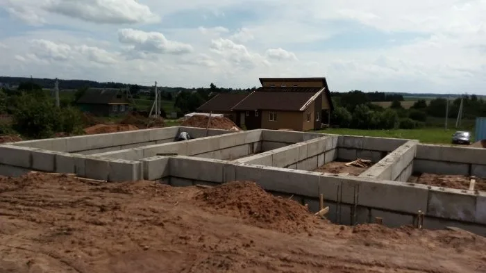 Фундамент из блоков ФБС от компании «Альбатрос» примеры
