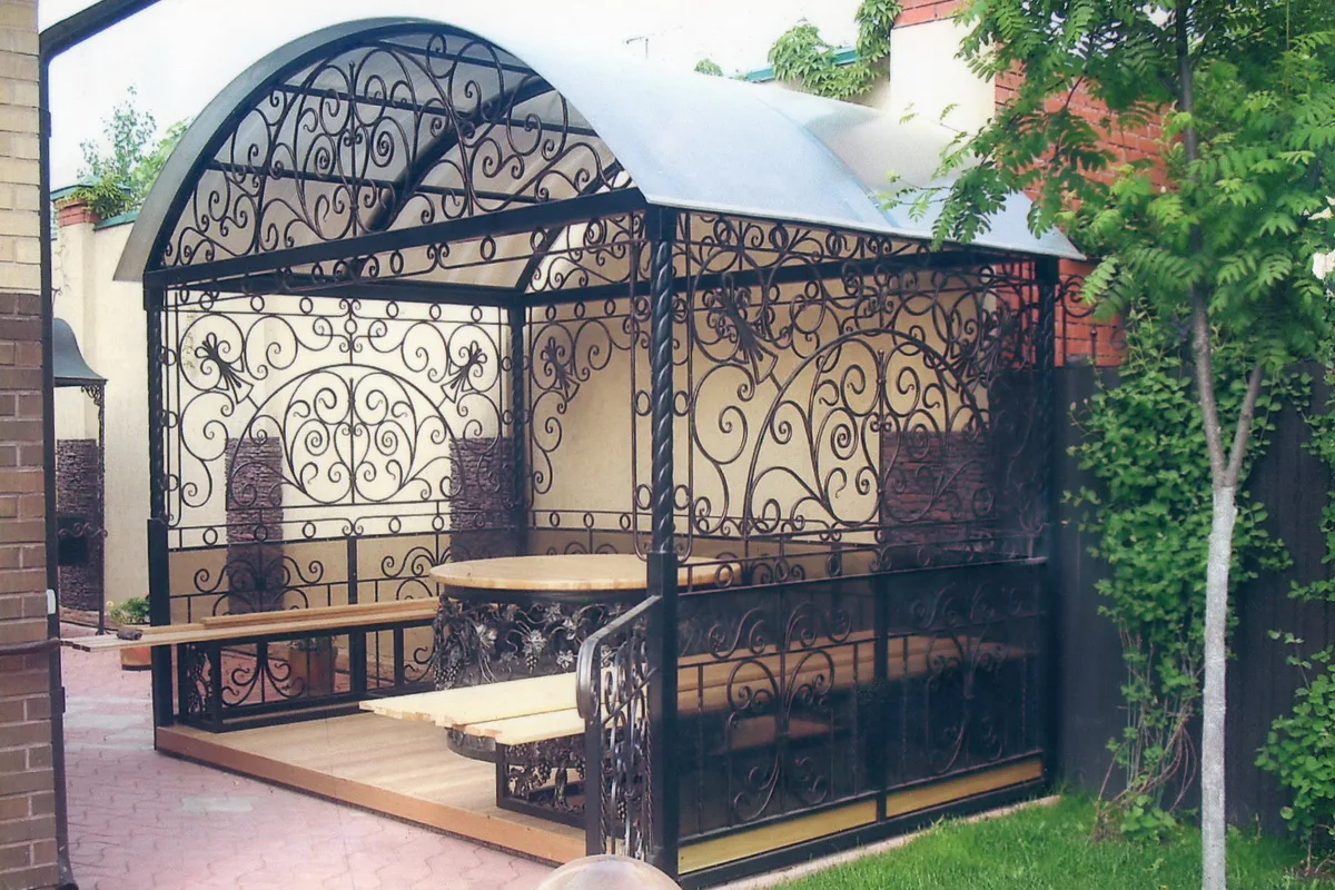 Кованые навесы от компании «Альбатрос» в Краснодаре