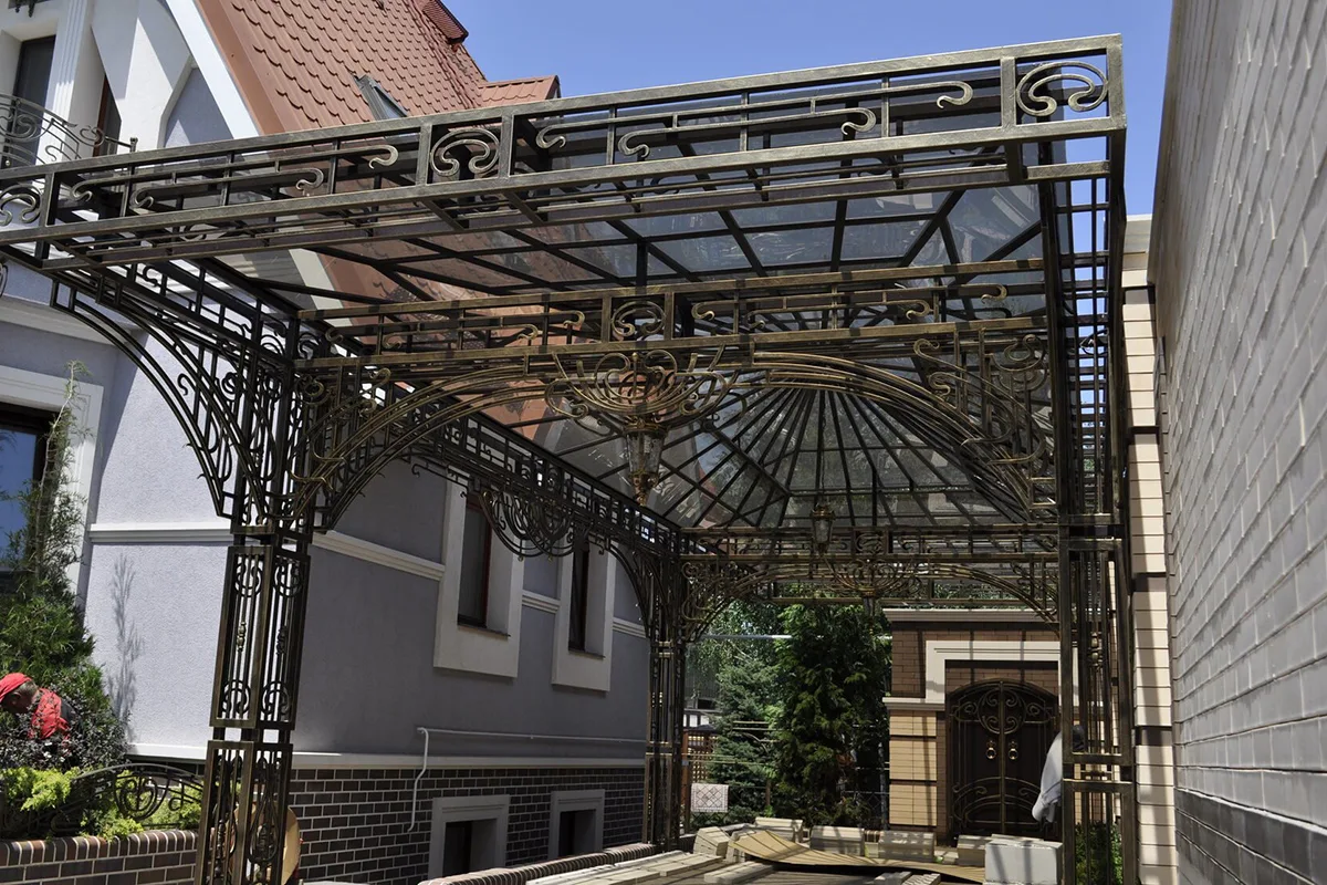 Монолитные навесы от компании «Альбатрос» в Краснодаре