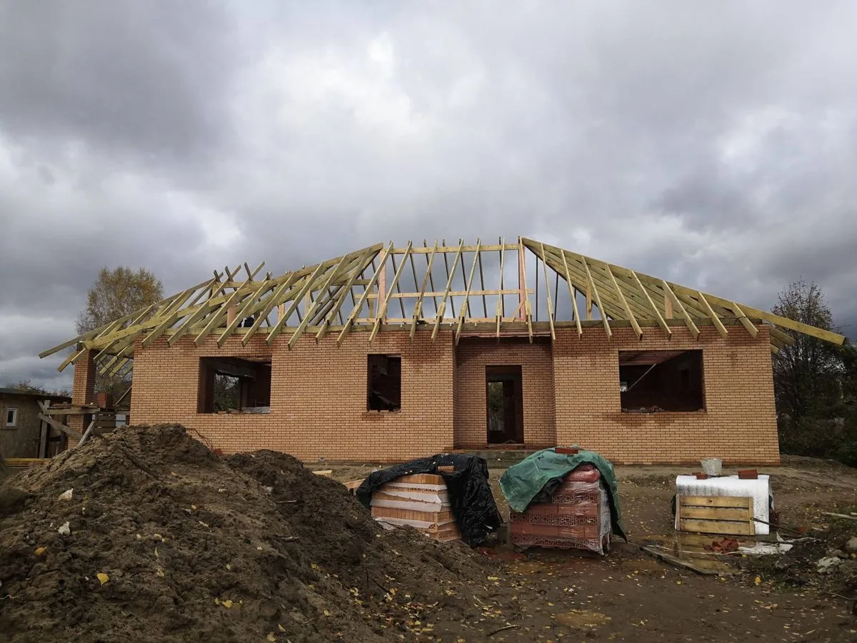 Монтаж кровли из металлочерепицы от компании «Альбатрос» наша работа