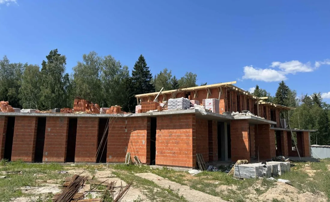 Строительство дома из кирпича от компании «Альбатрос» примеры работ