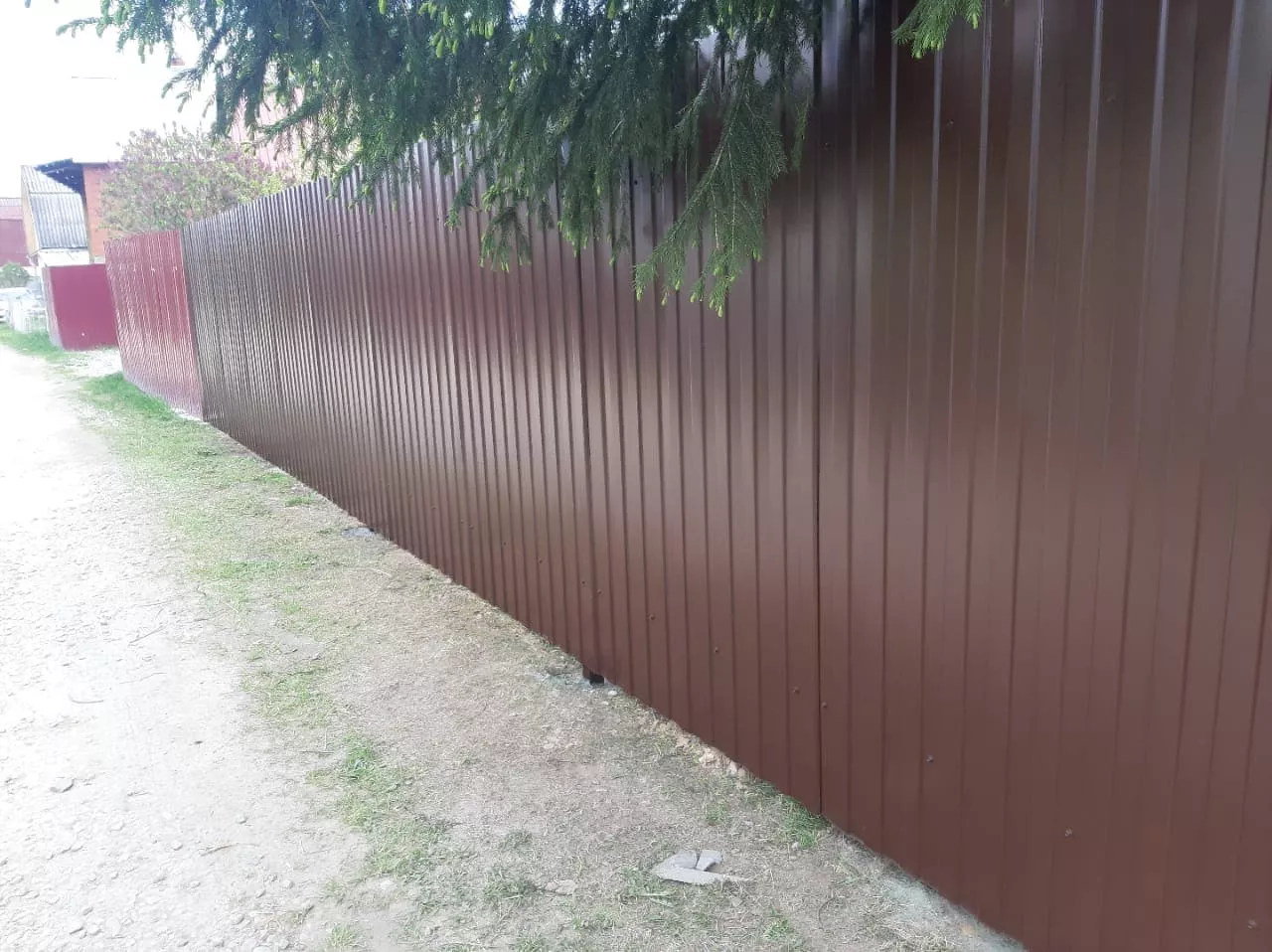 Установка забора из профлиста от компании «Альбатрос» наша работа